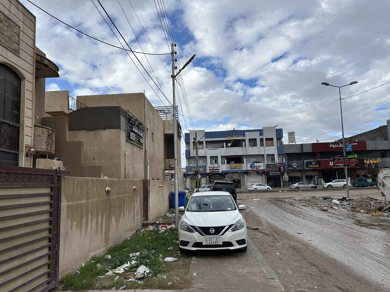 للايجار دار تجاري
الموقع شارع البلاج مقابل صيدلية بانادول
يحتوي على اربع غرف نوم وثلاث حمامات وصالة واستقبال ومطبخ وكراج 
المساحة 250 م
ملاحظة الايجار فقط تجاري يعني مكتب او شركة 
للاستفسار ***********
