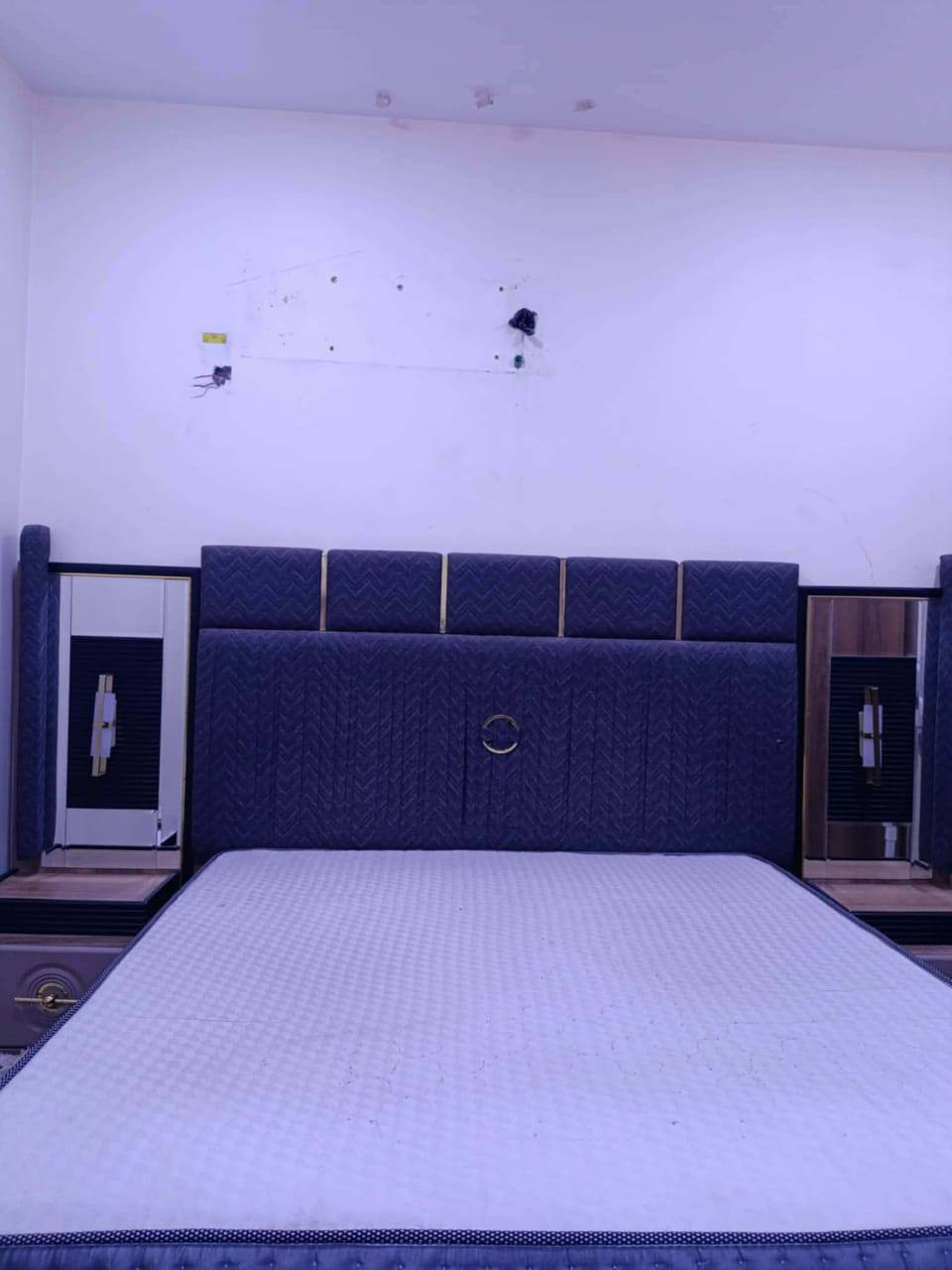 غرفة اخشاب تركي   درجه اولى  السعر 1/500وبيه مجال للاستفسار الاتصال على الرقم (***********)
