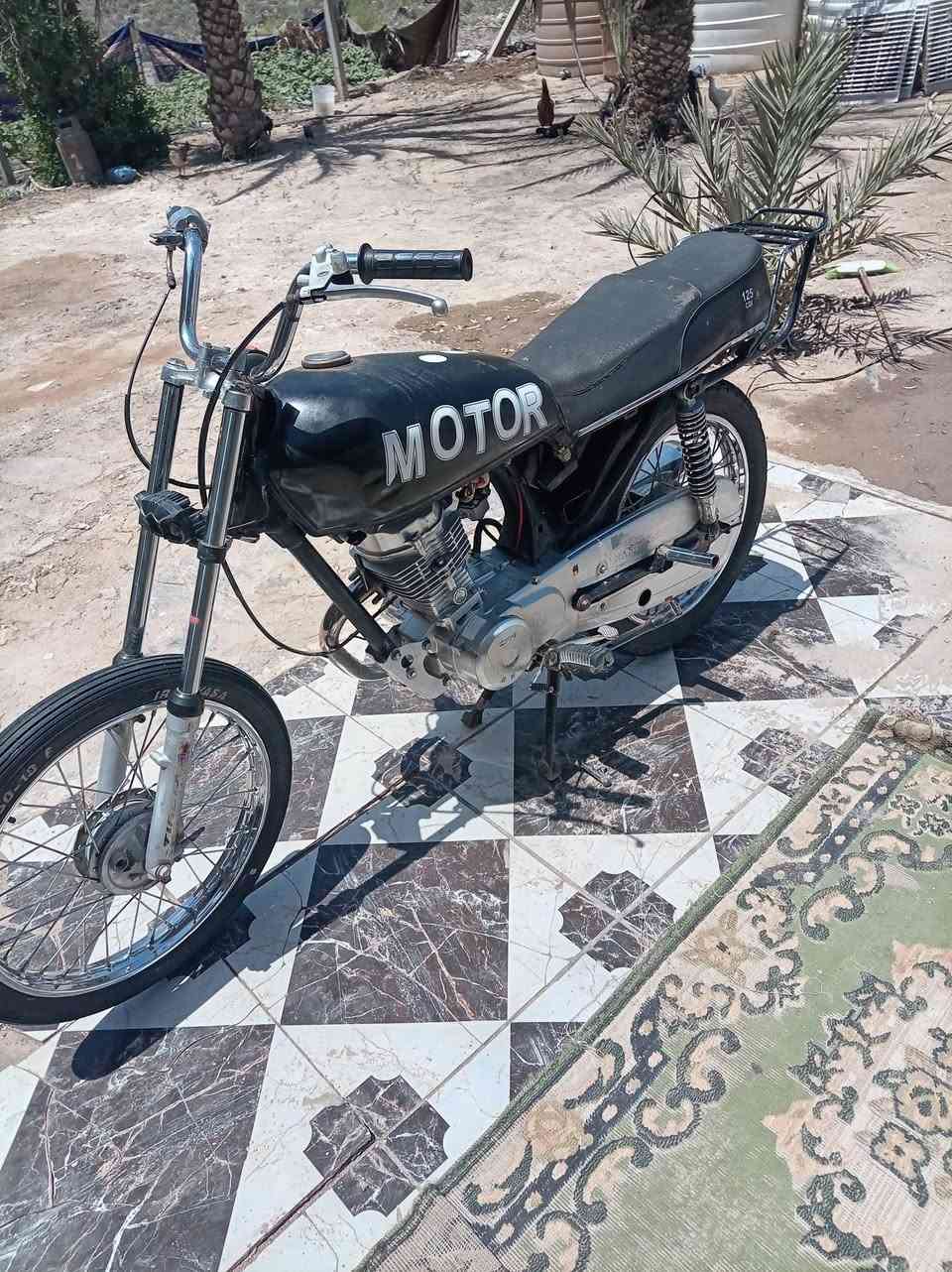 السلام عليكم دراجه للبيع نامه شلامجه كلك مديل 25 مكينه مبدل ولفات فقط شلعه ومعدل فول السعر 400وبيه مجال مكان بابل القاسم سوق دوهان ***********
