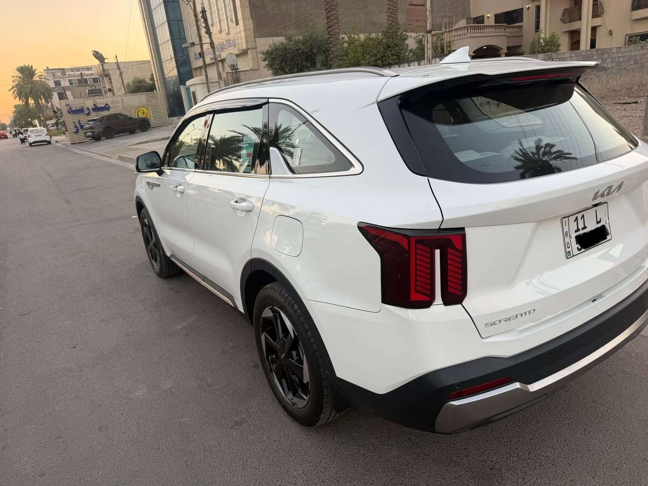 سلام عليكم سورنتو خليجي بغداد مكفولة عدا بارد بسيط بالباب الخلف الراكب بايدي انطخت موديل ٢٠٢٥ ستة اسلندر بانوراما حساس خلفي امامي كامرة خلفية كشنات كهرباء سبعة راكب كير ماوس شاشة متصلة ثلاث قطع تبريد اوتو هولد  جنطة كهرباء وبعد بيه مواصفات معروفة ماشية ١٩ الف مكاني السيدية السعر ٣٠ الف يعني ٣٠٠ورقة ***********
