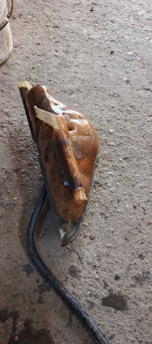 السلام عليكم أغراض BMW 535
ارفلو حجم 35/30 يرهم شرط الشغل سعر 125
دبه مال ماي راديتر اصليه مو تجاري  سعر 35
ريشه كامله مع الاكلج  40
 تخم وايرات + قبغ ديلكو 35 أصلي  سعر 70 شرط الشغل
قواكد حديد مال تكوه الرأس  كشن الخلفي سعر 30الف 
 جوزه اويلبم مال دهن اصليه سعر 20الف شرط
شوته حجم 735///535     اثنينهم يرهم كامله مع الجوين سعرها 35الف 
كنديسه مال ابريك هيه والدبو كامله شرط الشغل سعرها 45الف 
قبغات  إلي اصير جوه الماسحات مال 500 كلش انضاف سعرهن 25الف 
 افجوج مال ابريك سعر الزوج 25الف يرهم 500 عام ويرهم 700 
افلنجات ابريك أمامي يرهم 500///700 سعر الزوج 40الف حيل انضاف
اجويتر كامل مع تي بي إس  شرط الشغل  سعرها 35الف 
      الاستفسار الاتصال على ***********
