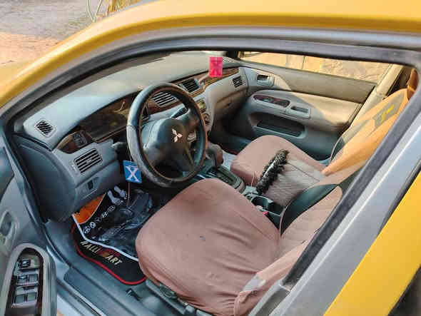 سلام عليكم لانسر ٢٠٠٩ كير اوتمتك قبل سبوع بدلتة    رقم بغداد مشروع وطني بسمي سنوية نهاية ٢٠٢٦ تبريد شغال ثلج مكينة بيه خيط بخار بنيد وباب خلفي جهت بصف سايق بدل مصبوغ وكامل  صدر امامي جديد صدر خلفي نص عمر هاي تفاصيل سيارة كاملة ( ٦٠)  وبيه مجال بسيط للشراي ***********
