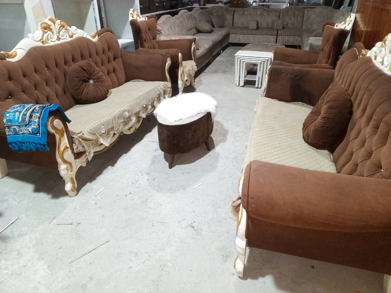 طخم 8 قطعه ديوان 16 نفر 350الف عنوان سيميل مسيريك قرب صيدليه بيلا ب فرع ***********
