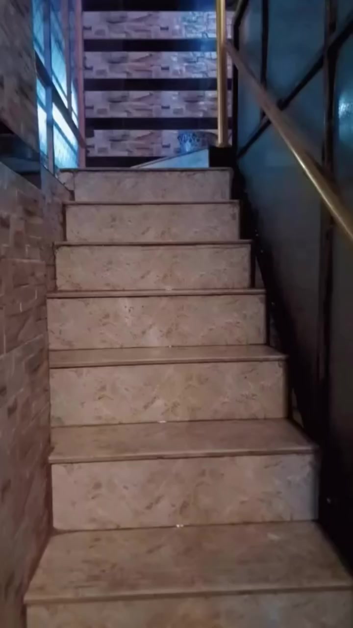 سلام عليكم 
بيت 🏠 للأيجار طابق ارضي وطابق اول نفس تصميم معزول درج وحد
عنوانه شارع نسائم النخيل 
يوجد كهرباء وتانكيات وكيزر


**إذا كنت صاحب هذا الإعلان وتريد حذفه لأي سبب، رجاءا أرسل رسالة إلى الدعم الفني**