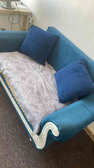 ميز مكتبي للبيع  جديد السعر 500 الف مع تخم قنفات كامل جديد ب300 للحجز والاستفسار *********** العنوان نجف
