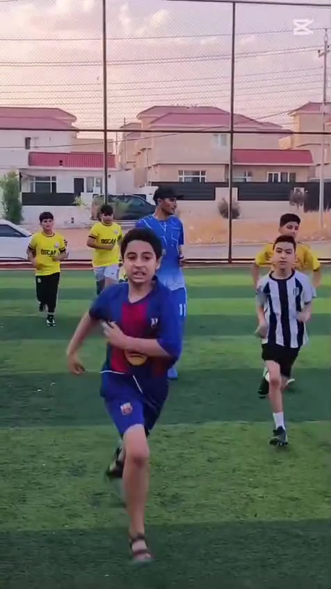 جانب من تمرين وتدريب فئة الأشبال أكاديمية أوسكار التدريب مستمر حيث يظهر الحماس والانضباط من لاعبينا وهم يواصلون تطوير مهاراتهم الفنية والبدنية ✌️⚽
باب التسجيل مفتوح طيلة ايام الأسبوع 📖
للتواصل
***********
***********
جانب من تمرين وتدريب فئة الأشبال أكاديمية أوسكار التدريب مستمر حيث يظهر الحماس والانضباط من لاعبينا وهم يواصلون تطوير مهاراتهم الفنية والبدنية ✌️⚽

