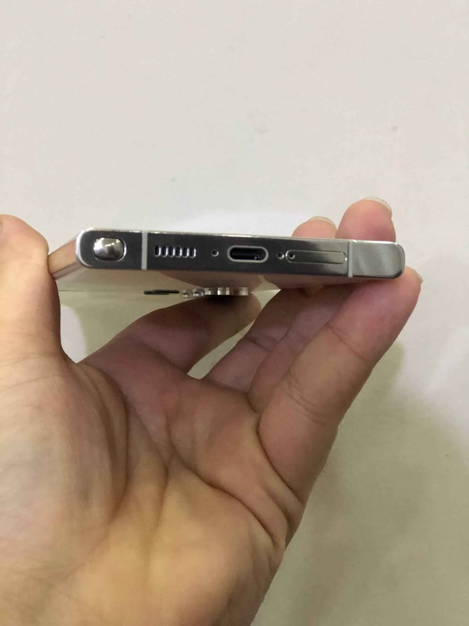 S23 الترا 
نضافته ١٠٠ مابي ولا شخط 
نسخه يابانيه ذاكره ٢٥٦ 
مكفول من الفتح والتصليح 
للبيع او مراوس ب احدث ونطي فرق 

بغداد البياع 
*********** بغداد, العراق
