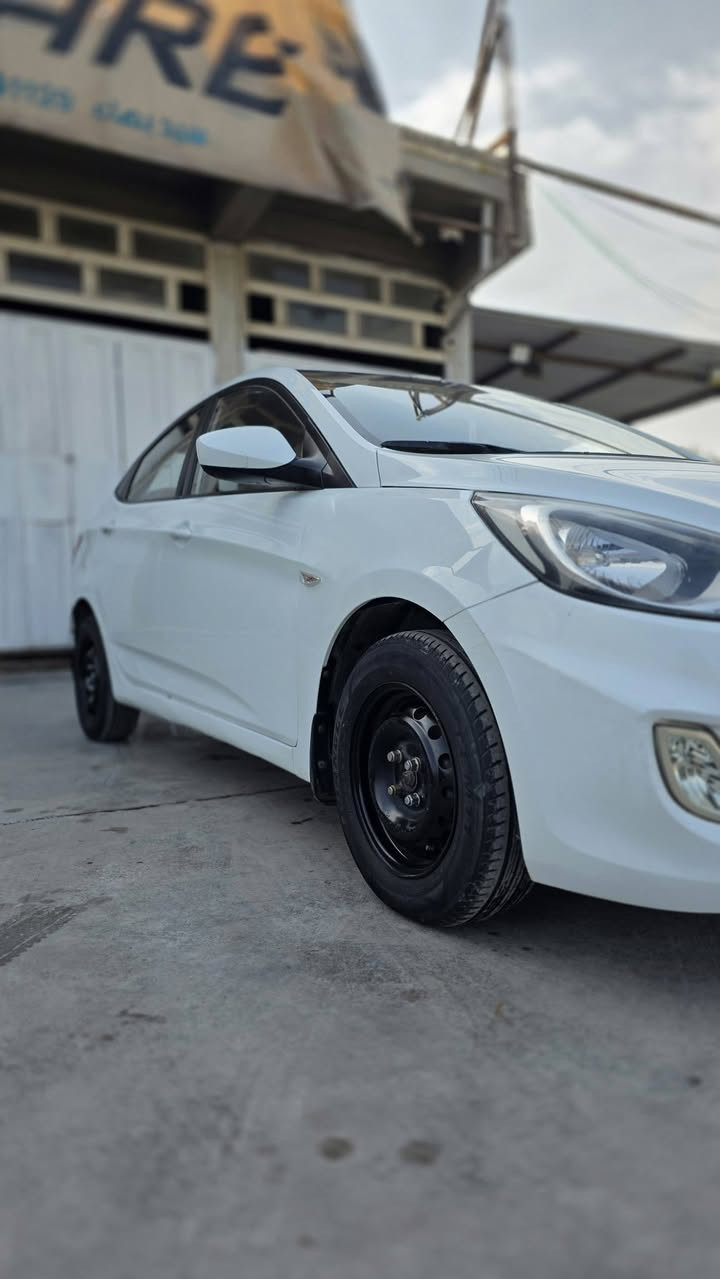 ﷽
##للبيع 
اكسنت خليجي رقم كربلاء
موديل 2015 بيه صبغ. باب سايق فقط 
مكينه وكير خير من الله تبريد شغال تخم تاير حداديه صدر نضيف. سياره كامله 
مكان بابل المسيب. السعر. 79
***********
