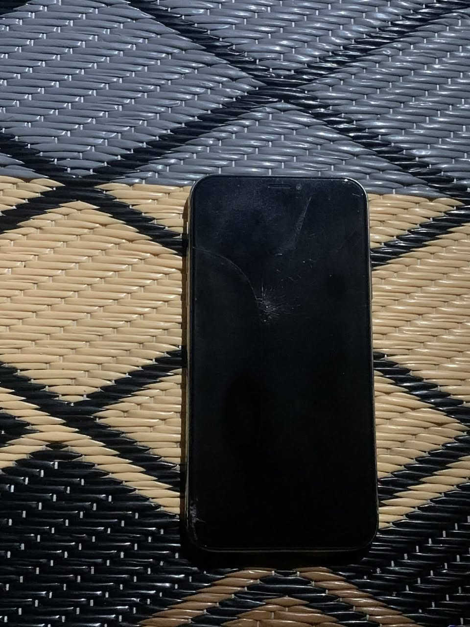 للبيع ايفون اكس عادي بي حساب ما تكدر تفرمت الجهاز بس تكدر تستعملة طبيعي وتنزل برامج ويشغل سيمكارت الشاشة مفطرة والظهرة والفيس ايدي واكف ذاكرة الجهاز 64 والبطارية 100 سعر الجهاز 70 ويا التوصيل لجميع محافظات العراق


**إذا كنت صاحب هذا الإعلان وتريد حذفه لأي سبب، رجاءا أرسل رسالة إلى الدعم الفني**