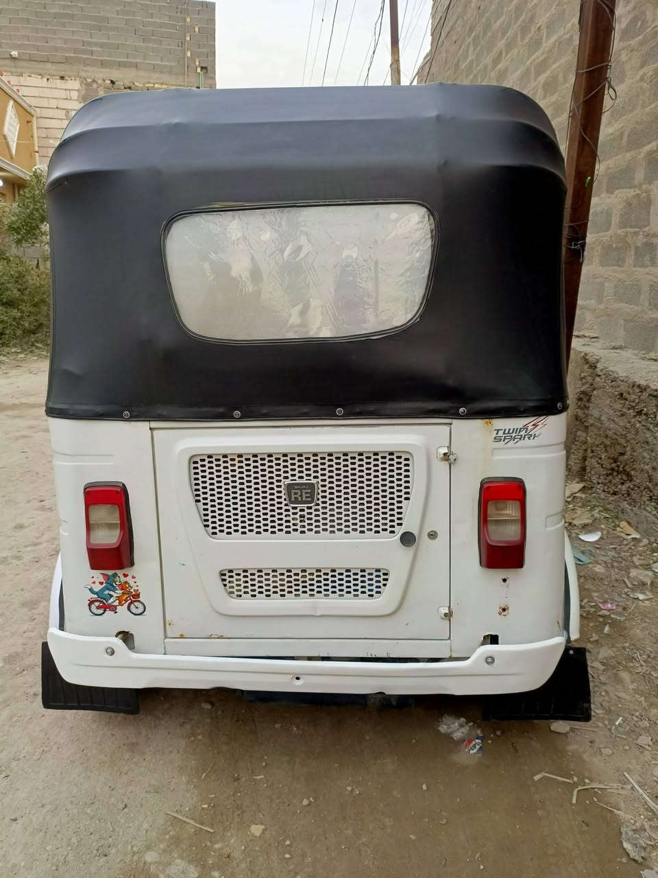 تكتك للبيع موديل 2021شهر8اوراق كامله السعر 5500وبيه مجال بسيط مكان الشعب شارع الجز ***********
