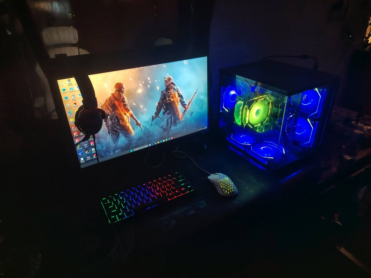 للبيع كيس اخو الجديد
مواصفات
كيس مني صغير يخبل
Cpu intel i5 10400f 
Ram 16ddr4 3200 
Hard ssd m.2 1tera 
Gpu Rtx 3050 6g
MOTHERBOARD H510M
 DEEP COOL AG600 RGB
القطع كلهن اخو الجديد وتجي تفحص وين ميعجبك
السعر775 مستعجل علبيع
مكاني بغداد الحرية
***********
