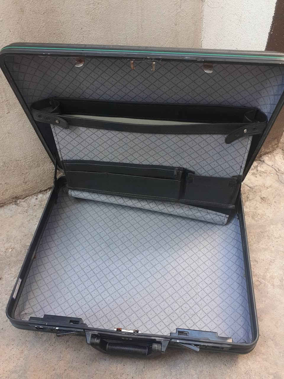 جنطة   دبلوماسي    قياس   ٥٢  ×  ٤٢
القفل    ما   يشتغل     فقط   سركيات
السعر     ٢٠     الف


**إذا كنت صاحب هذا الإعلان وتريد حذفه لأي سبب، رجاءا أرسل رسالة إلى الدعم الفني**