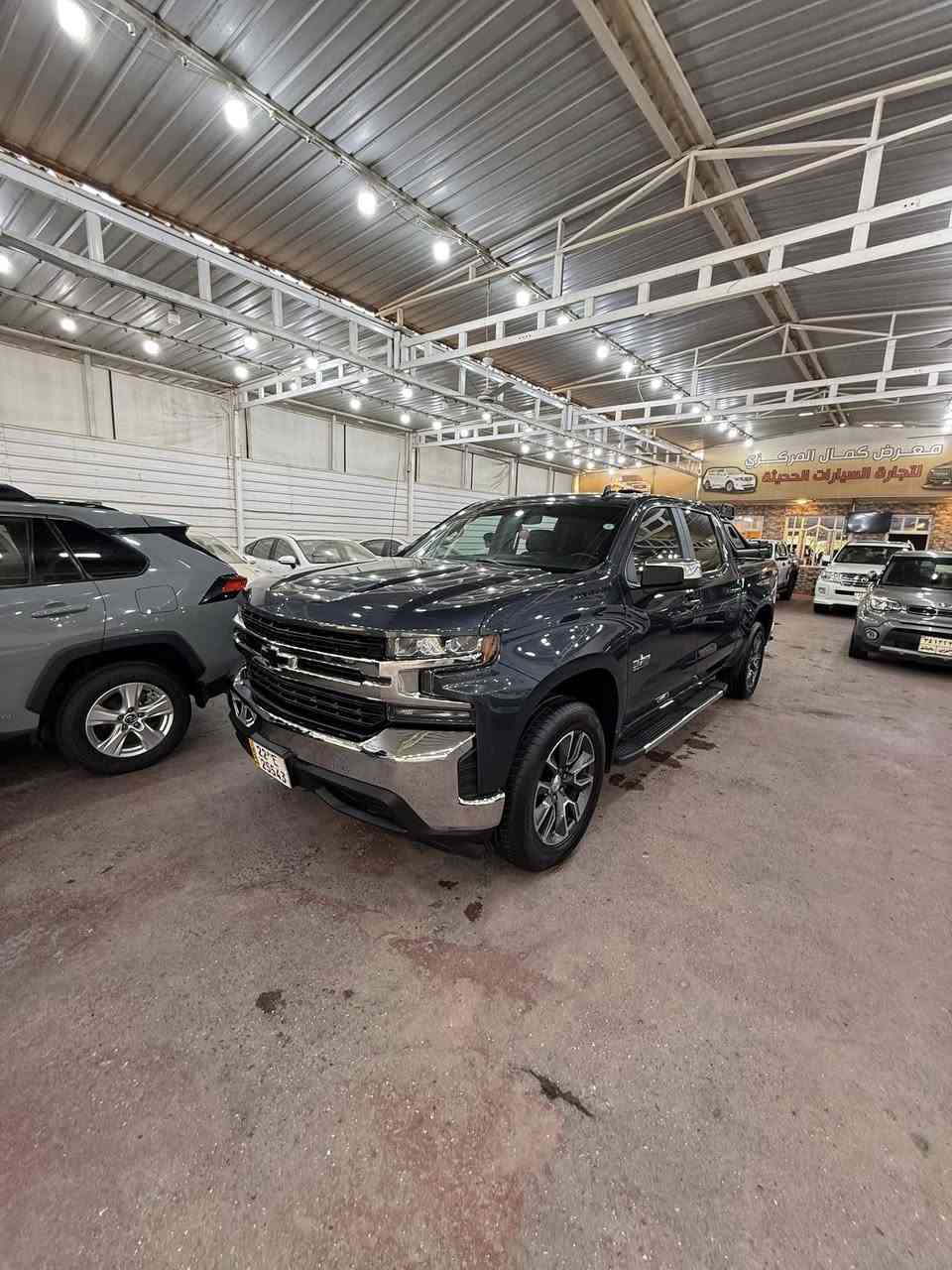 🌹🌹تحية طيبة🌹🌹
شوفرليت سلفرادو 2021 
امريكي تعتبر كلين 
ضرر ربع جاملغ خلفي 
ايرباك سليم شاصي لغد سليم 
صور الحادث والسونار مرفقة 
مكينة V8 5300 المرغوب
نص فول LT 
بصمة / رادارات / كشنات جلد / تدفى مقاعد 
شاشة كار بلي / كرسي كهرباء 
ماشية 73 الف 
مكينة كير مكفول 
السيارة اي نقص مابية 
رقم اربيل باسمي هزة جديد وسنوية جديد
السعر 295 او مراوس 
***********
