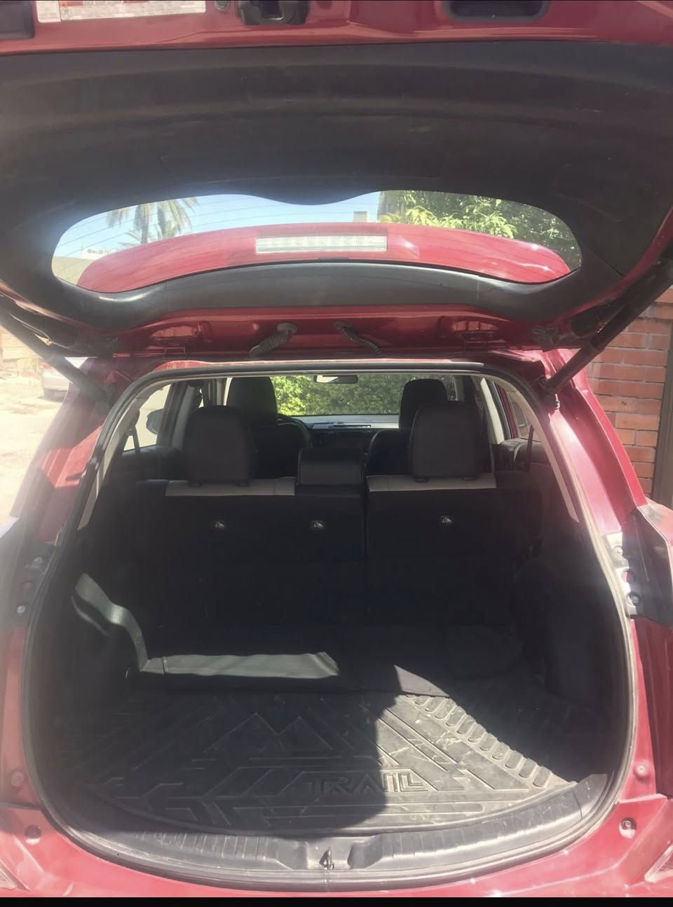 السلام عليكم من رخصت الادمن سيارة تيوتا راف فور 2018ماروني للبيع السعر 170 وبيهة مجال ***********
