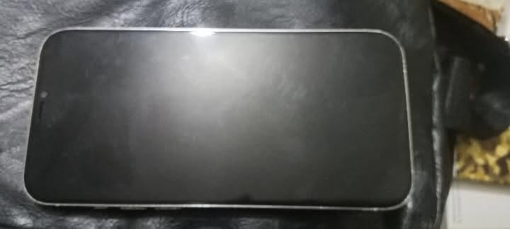 ايفون 12pro max ذاكره 256.     
جهاز مبدل بس شاشه اصليه السعر 450 وبيه مجال بسيط
بطاريه. 80 متصرف 
***********
