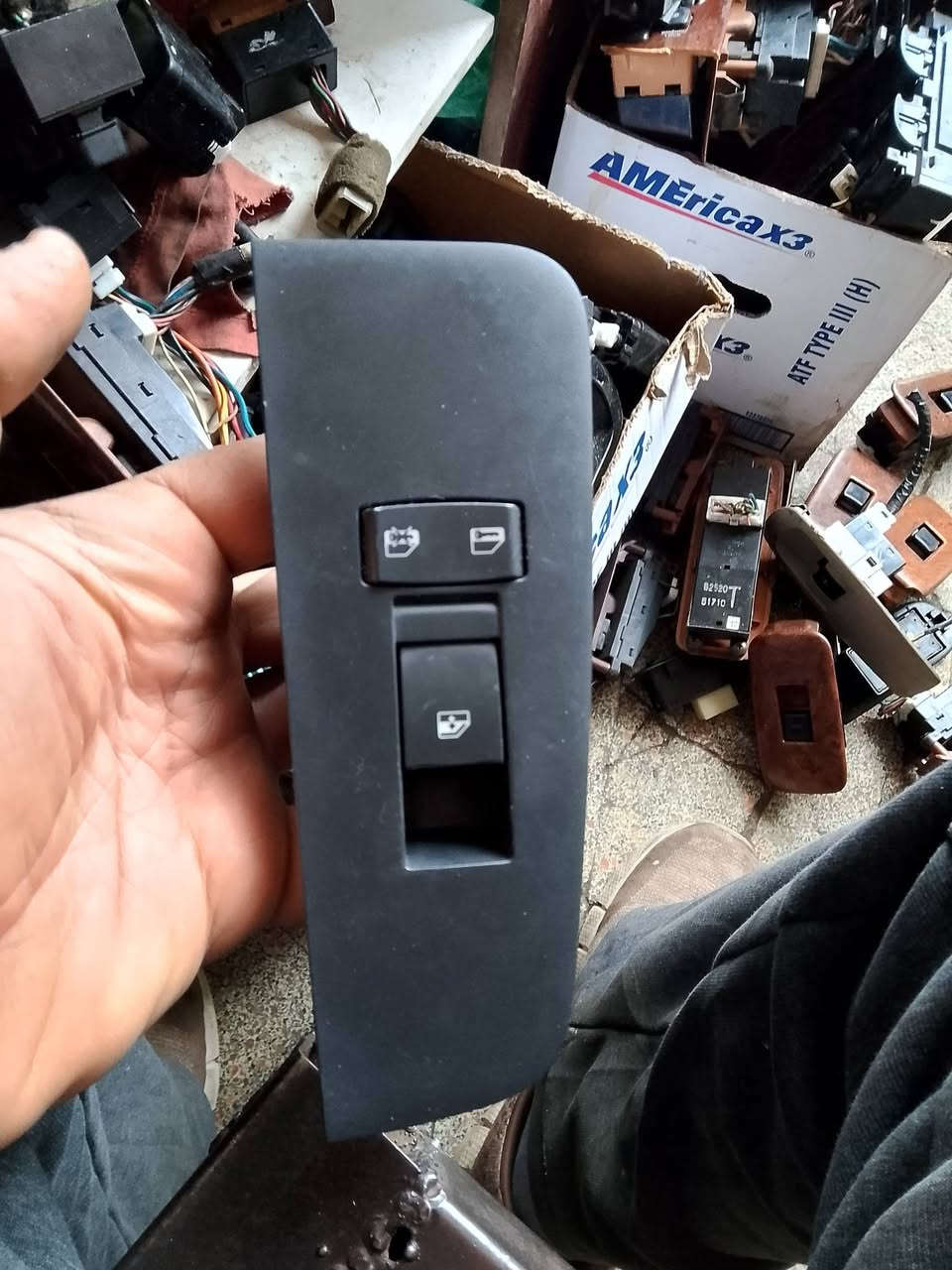 السلام عليكم 
توفر يدات لايت وماسحة كونترول تحكم جام وحساس دعاميه 
اخواني الاعزاء ما عندي أدوات احتياطيه بس الي ناشر صورتة موجود


**إذا كنت صاحب هذا الإعلان وتريد حذفه لأي سبب، رجاءا أرسل رسالة إلى الدعم الفني**