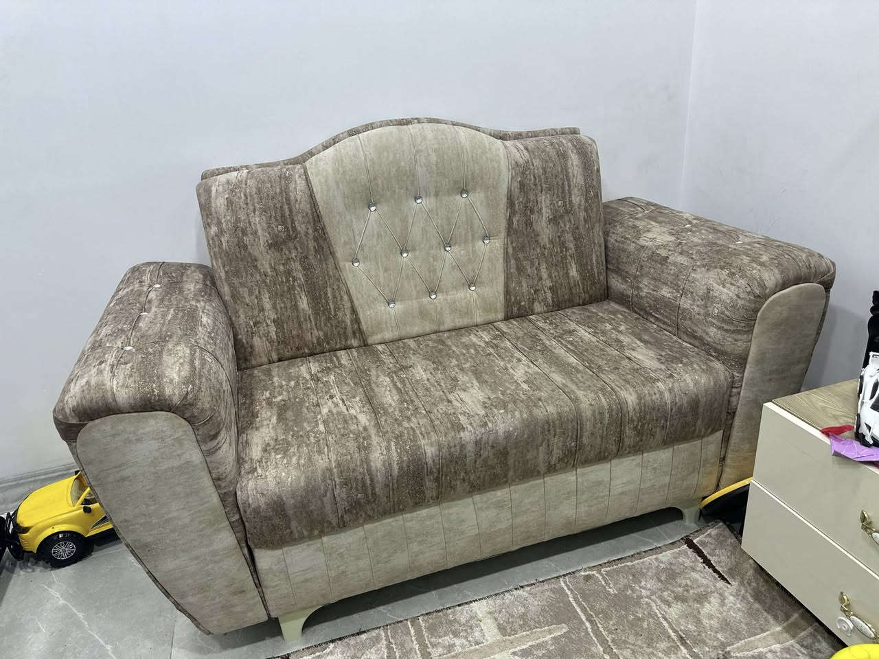 السلام عليكم 
رف اوفن ومايكرويف عرض 80 سنتمتر السعر 15 
قنفة مفردة تصير لغرفة نوم جديدة نظيفة استعمال قليل السعر 50 
مكاني الموصل الايسر


**إذا كنت صاحب هذا الإعلان وتريد حذفه لأي سبب، رجاءا أرسل رسالة إلى الدعم الفني**