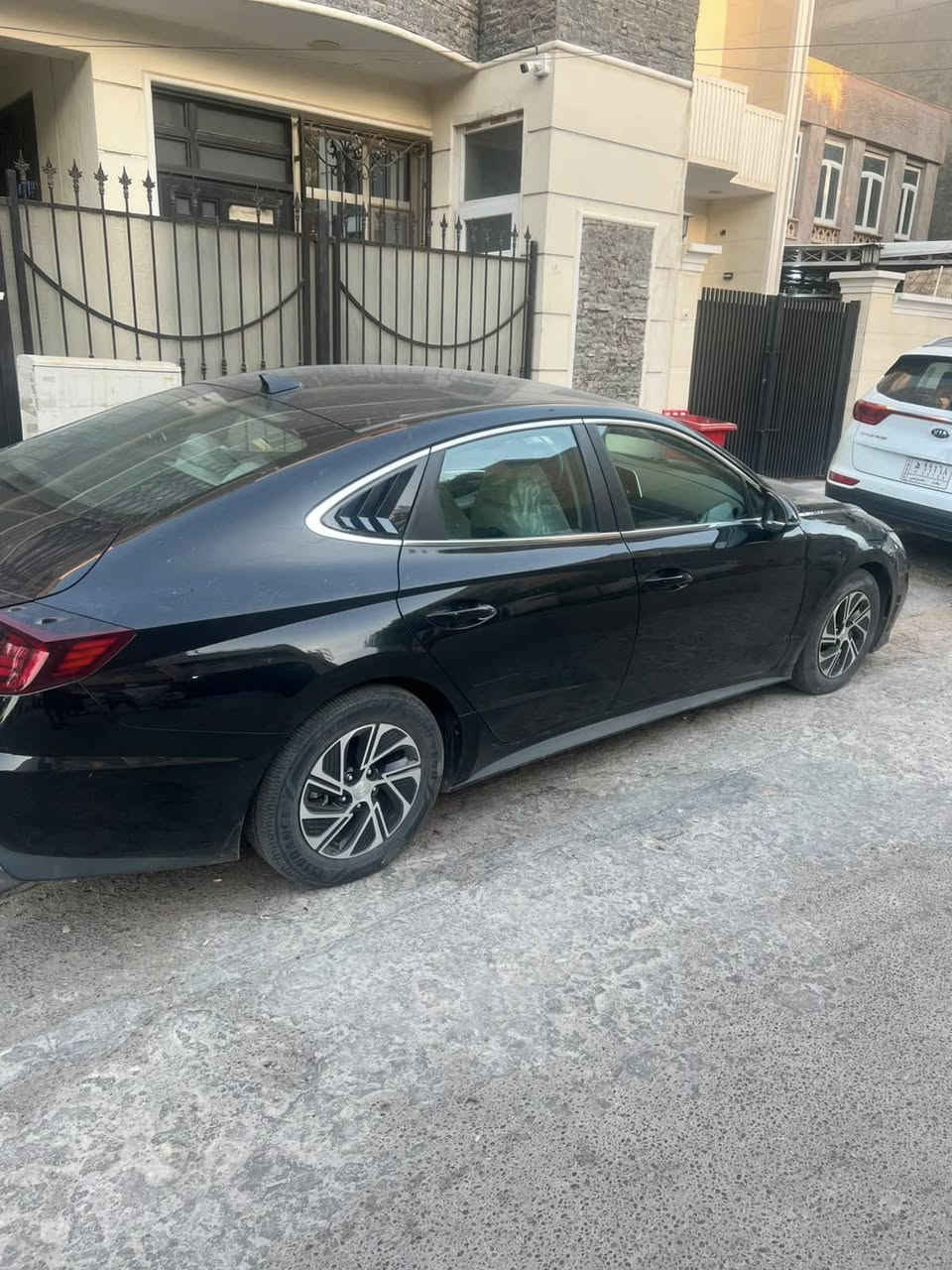 السلام عليكم ‼️‼️‼️‼️

سوناتا 2022 هايبرد محرك ٢٠٠٠ 
سياره نضيفه وحيل معتني بيها 

-  داخل ابيض وحليبي واسود كشنات قماش مو جلد كامرات رادارت امامي خلفي صندوق فتح غلق ذكي توقف ذاتي بلرجوع 
بس تفتح الباب من بحده الگير يحول على ال P
تبريدها قطعتين ثلج ما شاءالله نقاط عمياء بلمري مري كهرباء وبعد هواي مواصفات والسوناتا معروفه

- ماشية ٥٠ الف ميل 
مكينه كير برغي ممفتوح 🚨🚨🚨
على گد تبديله الدهن والمي ينفتح البنيد
بانزين كله محسن ما شامه العادي
و ارقئ دهن يتبدللها والمقصد السياره حيل نضيفه وبلعافيه على الياخذها

- حادثها جاملغ ايسر معدل وحافه البنيد
حادث جدا تافه !!

- معروضه بسعر ١٥٩ وبيها مجال قليل بلعافيه على الياخذها
مكانها بغداد اليرموك

رقم ومتوفر واتساب - ***********

