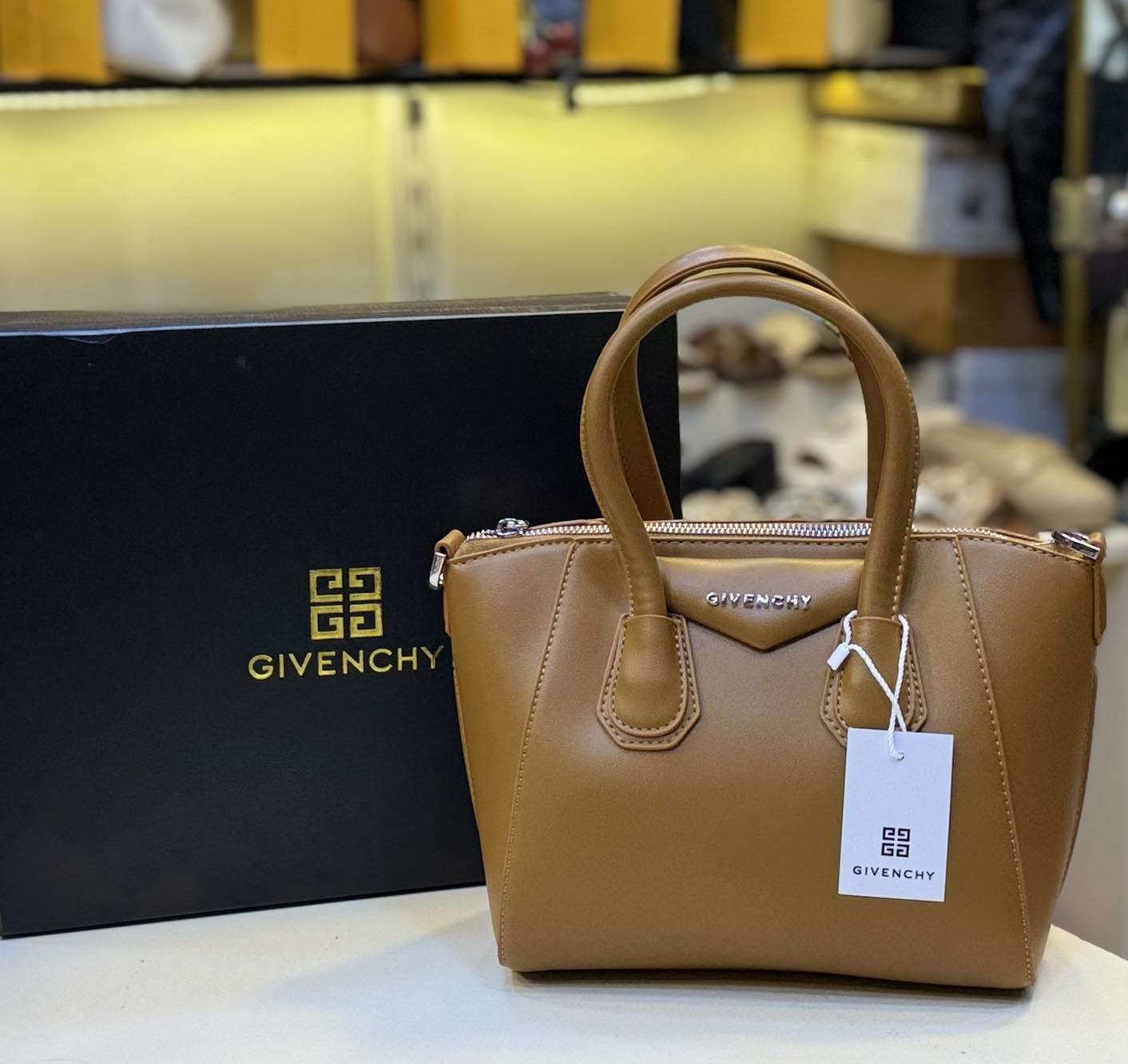 #احذية_وحقائب_خالد خانقين مجمع شاكر رضا
 توصيل داخل خانقين وكل المحافظات 
واتساب *********** 
صفحتنا على الانستا 
‏https://www.instagram.com/khaled_bags_shoes?igsh=aHgzNnAyeDc0cGd1
السناب 
‏https://www.snapchat.com/add/khaledzahawe?share_id=GwP3kgwzTro&locale=ar-EG-u-nu-latn
التيك توك 
‏https://www.tiktok.com/@khaledzahawe?_t=8kEouIPTpO1&_r=1
الفيس 
‏https://www.facebook.com/khaledbagsshoes?mibextid=ZbWKwL
