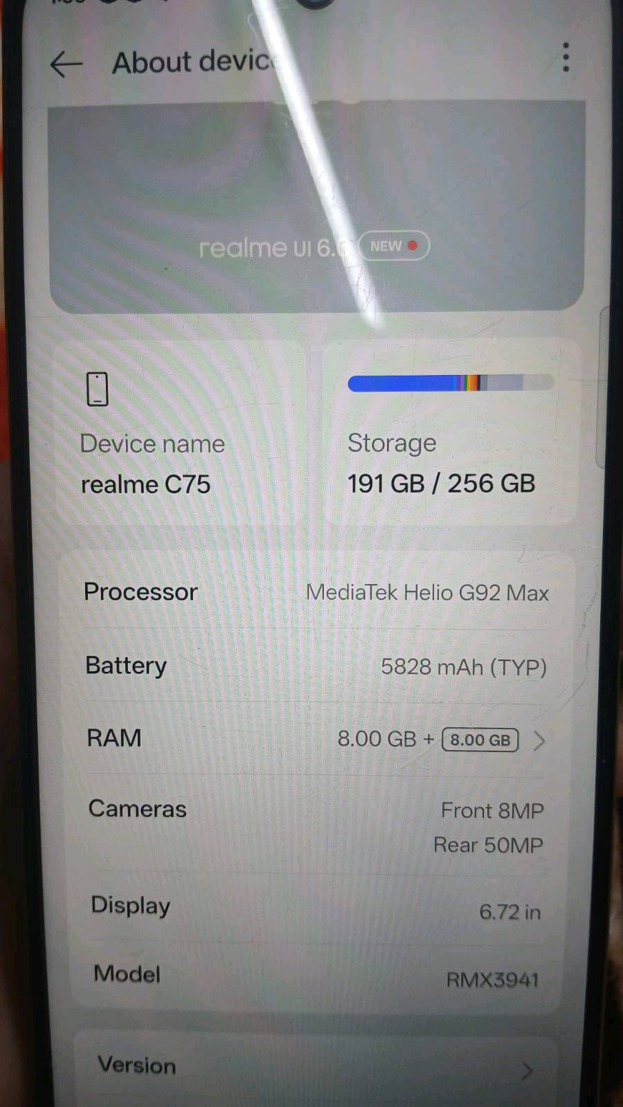 السلام عليكم 
نوع realme c75
كلشي شغال صوت كامرات موجود صوره حطيت مصورة بي الالوان كلش حلو ذاكرة والبطاريه كلشي موضح بي صور استعمال اقل شهرين كلشي كامل وياه شاحنه اصليه سعره 300
وبي مجال