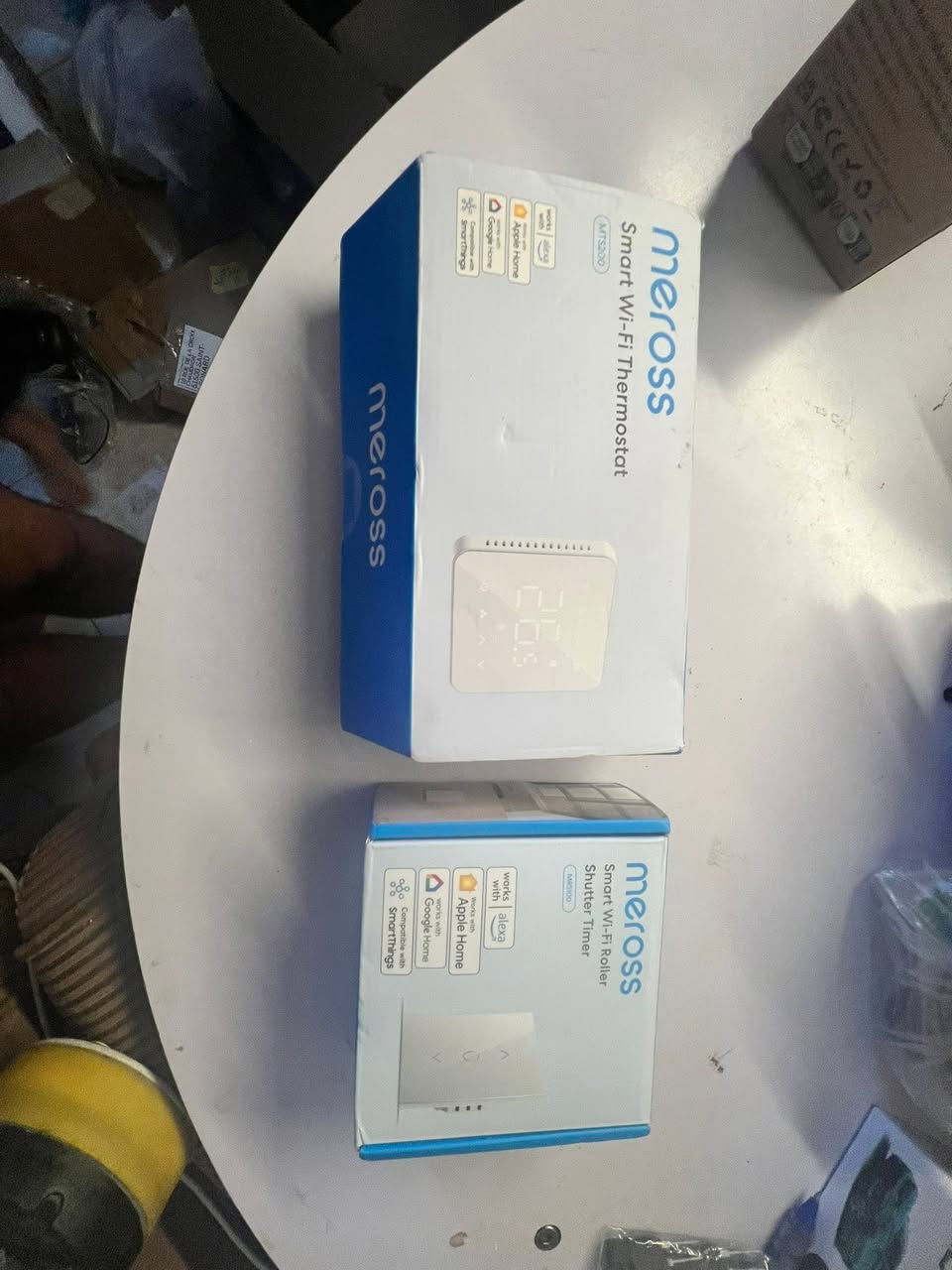 القطعتين ب10

هذا الجهاز عبارة عن بوابة منزل ذكي (Smart Gateway) تستخدم بروتوكول ZigBee 3.0، وتعمل كجسر لاسلكي لربط أجهزة المنزل الذكية.تتيح لك التحكم في الأجهزة المتصلة عن بعد عبر تطبيق الهاتف الذكي (مثل Smart Life أو Tuya Smart).يدعم الجهاز عادةً ما يصل إلى 128 جهازًا فرعيًا من منتجات Tuya الذكية، وهو متوافق مع المساعدين الصوتيين مثل Alexa و Google Home


**إذا كنت صاحب هذا الإعلان وتريد حذفه لأي سبب، رجاءا أرسل رسالة إلى الدعم الفني**
