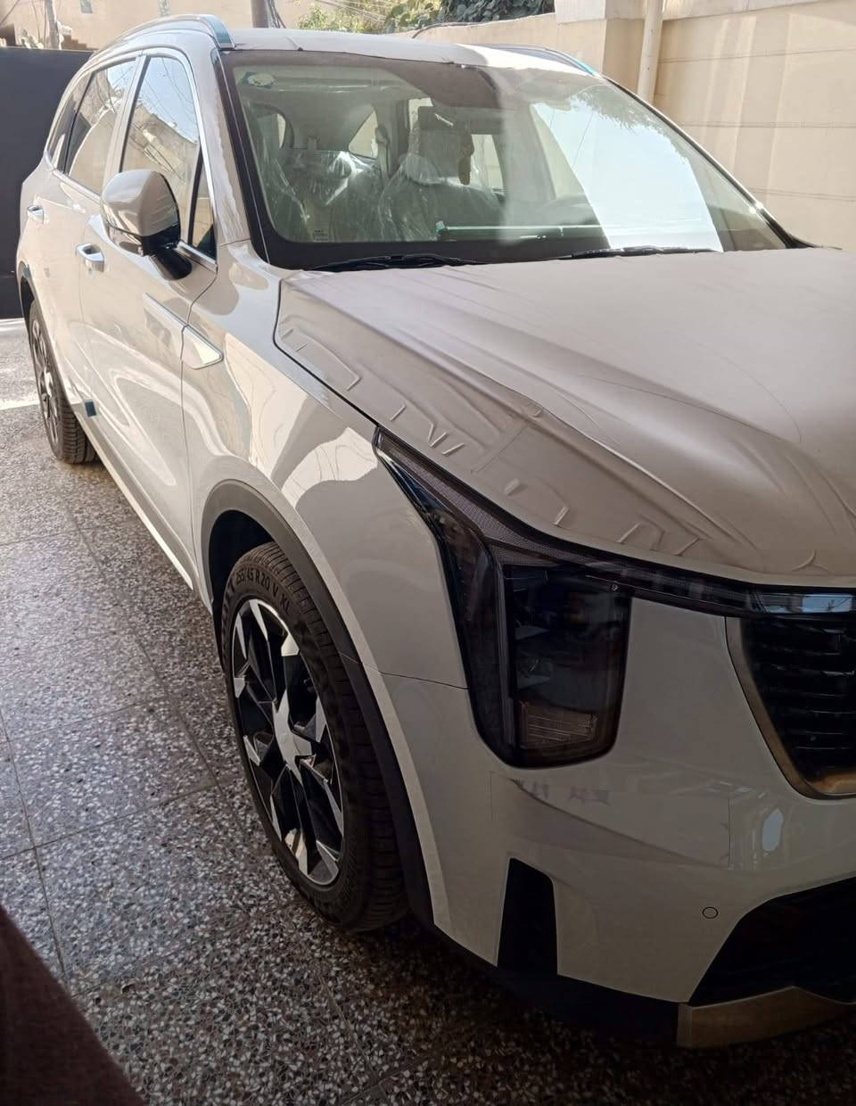 سورينتو 2025 زيرو ماشية 400 كيلو فقط فول مواصفات رقم بغداد بأسمي تحويل مباشر 
بانورما 6 سلندر داتا شو كير ماوس كاميرا عدد 2  ويل 20 مقاعد كهرباء صندوق كهرباء... ومعروفة مواصفات السوريتتو مقاعد مخمل 7 راكب ضمان شركة نم السعر 355ورقه يعني خمسه وثلاثون الف وخمسمائة دولار ***********
