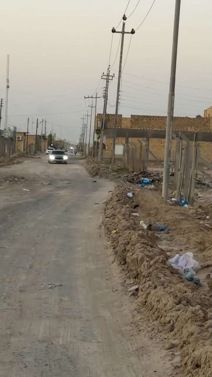 ٢٠٠ م السعر ٣٠ وبيه مجال *********** حي الجوادين نزله الثانيه
