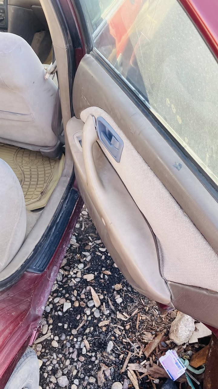 السلام عليكم كامري موديل 2000 للبيع
ادوات ( حبل ) محرك وكير شرط محرك 6 سلندر 

صدر امامي خلفي زين 

بيها مشط الستيرن تعبان الكشر شوف العين 

وصور الدواخل موجودة بالمنشور 

السعر 33 وبيها مجال بسيط مكاني صلاح الدين قضاء العلم 

للاستفسار *********** اتصل
