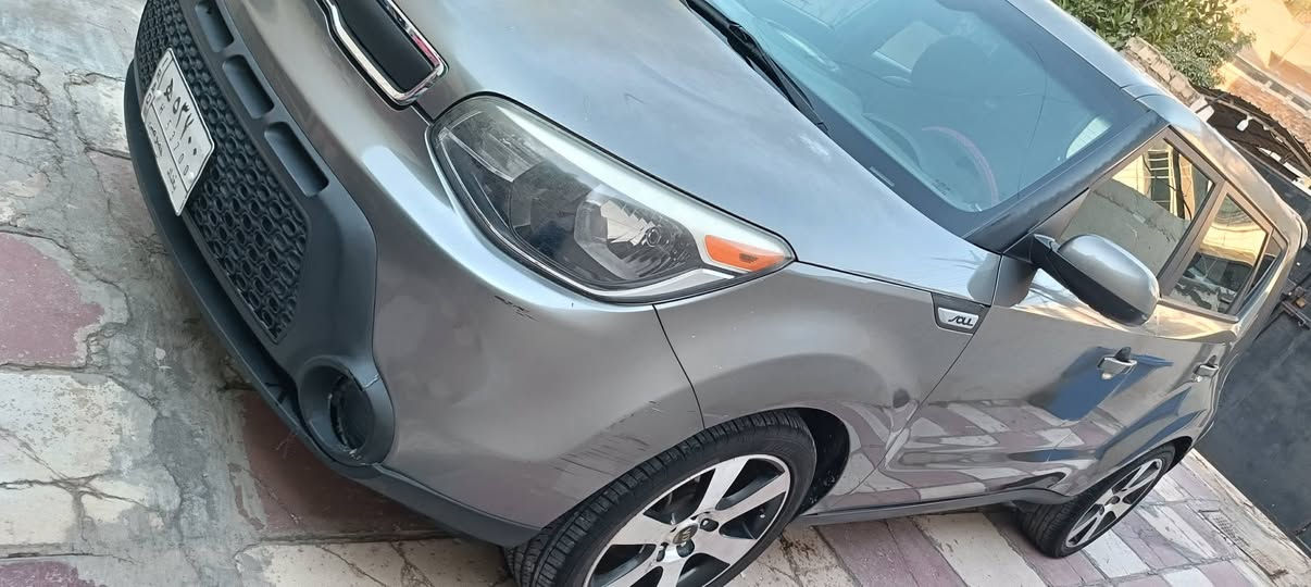 السلام عليكم ورحمه الله
كيا سول موديل 2016 امريكي محركها 1600GDiالسيارة الحادث مالتها مرفق بالصورة السيارة صدرها مبدل جديد جواها زوج تايرات جدد تبريد شغال الكير والمحرك برغي ما مبدل بيها السيارة بحالة جيدة جداً الكشر فقط صاير بي جراد 
من جهة البنيد وجهة القمارة والصفاح مالتها جيدة جداً 
ماشية السيارة 94000 الف بأسمي وحتى هزة وسنوية جديدة مكاني حي الجهاد الاطباء. ورقمي هذا *********** 
سعر السيارة 95$ورقة
