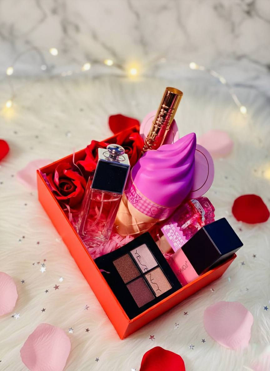 دلعيها ببوكس "كل الحب" ❤️✨
​جمعتلج (عطر، مكياج، ودلع) في بوكس واحد يختصر كل الكلام. هدية فخمة، ريحة تجنن، وتفاصيل تخلي القلب يذوب 😍💄
​ليش تختار هالمنتج؟
​🌸 عطر أنثوي ناعم ومميز.
​💄 باليت مكياج بلمسة احترافية.
​🎁 تنسيق رومانسي يواجه كهدية.
​💌 كارت إهداء بعبارتك الخاصة.
​سوي الـ "Tag" لشخص تريده يهديك هالجمال، أو اطلبه الآن قبل نفاذ الكمية! 💌👇
متوفر خدمة توصيل 

#هديا_نسائي #ميك_اب #بوكسات_هدايا_نسائي


**إذا كنت صاحب هذا الإعلان وتريد حذفه لأي سبب، رجاءا أرسل رسالة إلى الدعم الفني**