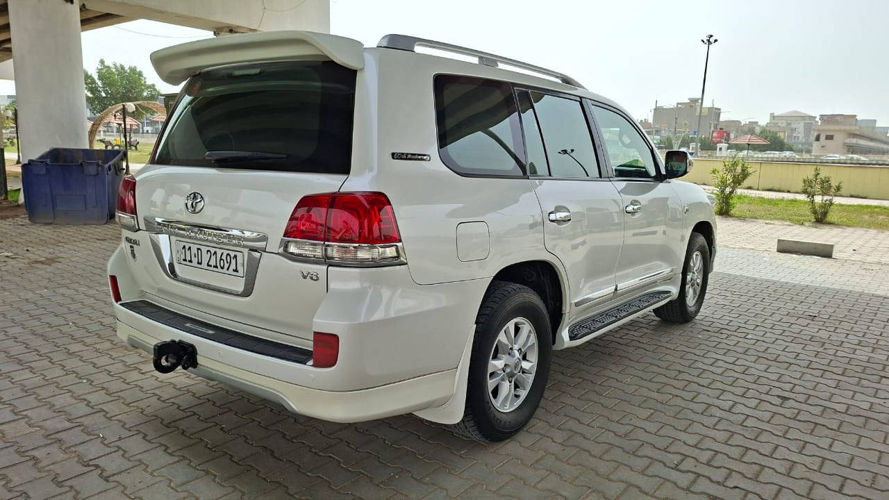 لاندكروز مديل 2011  ستينيه 
ماشيه 166km 
رقم بغداد باسمي 
فقط بنيد تبديل اثر فابلون 
الباقي كفاله 
سونار مرفق 
السعر 305 $
اتصال ***********
