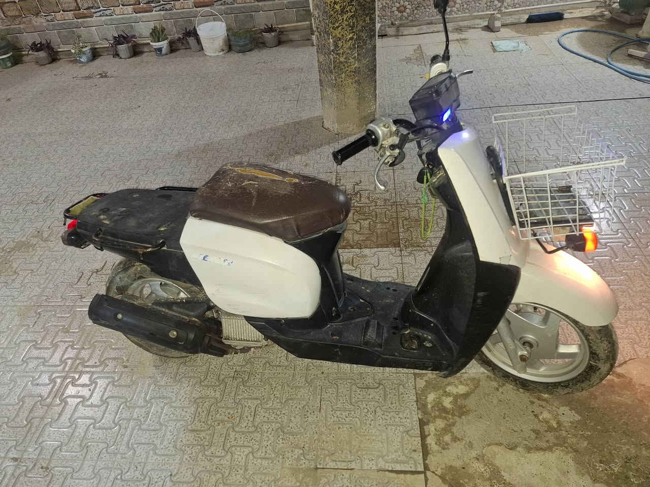 السلام عليكم دراجة بيكم نوزل للبيع فقط السعر 200الف بيه مجال قليل حك الجية بيه صوت بلمحرك موضح بلفيديو مكاني مدخل الرحمه المجمع الصناعي الاستفسار الاتصال على هذا الرقم ***********
