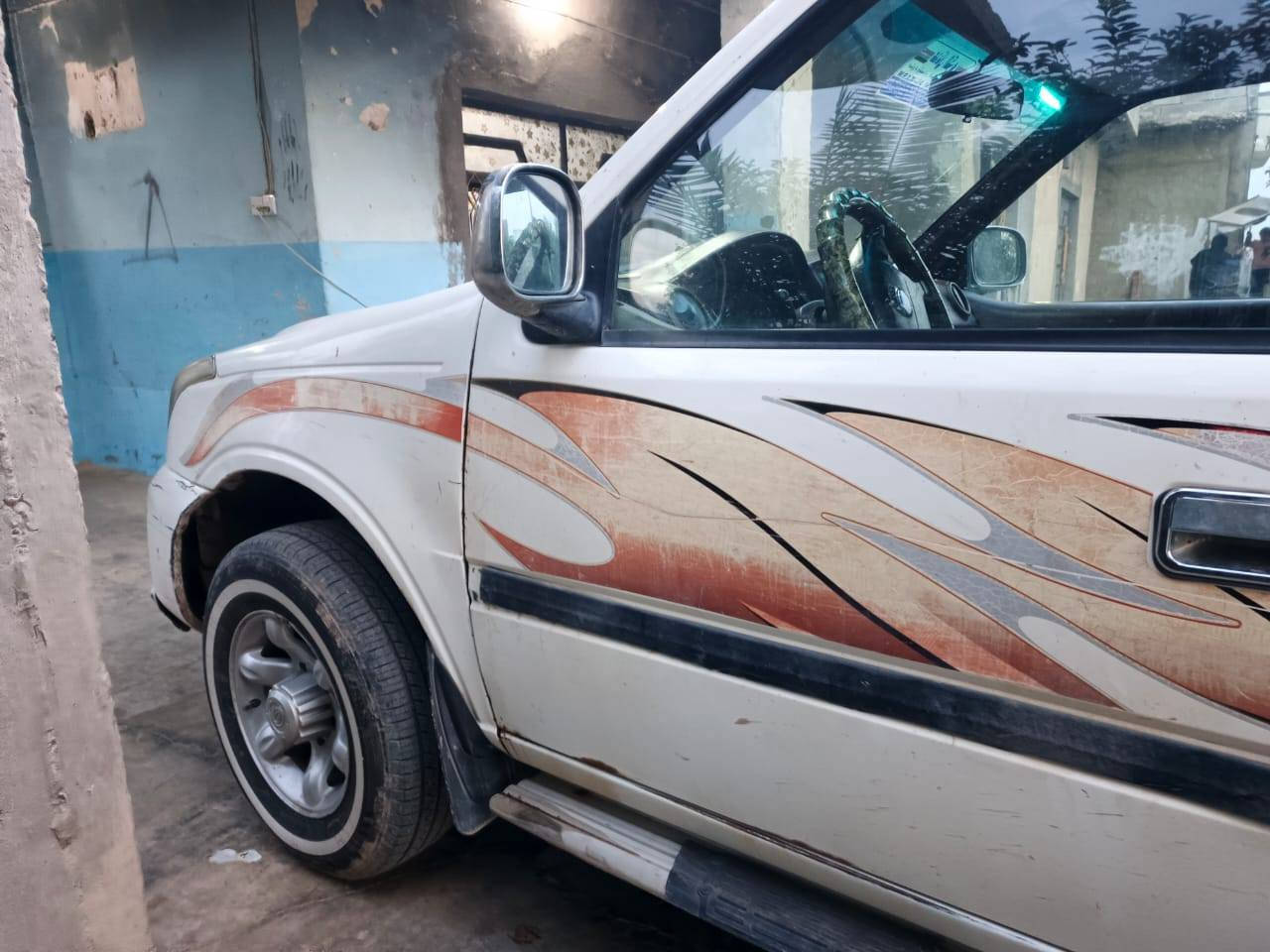 كانو موديل 2009رقم انگليزي مميز
سنويه جديده لل2030
سياره قطره صبغ مابيه
نضيفه وحلوه للتواصل ***********
