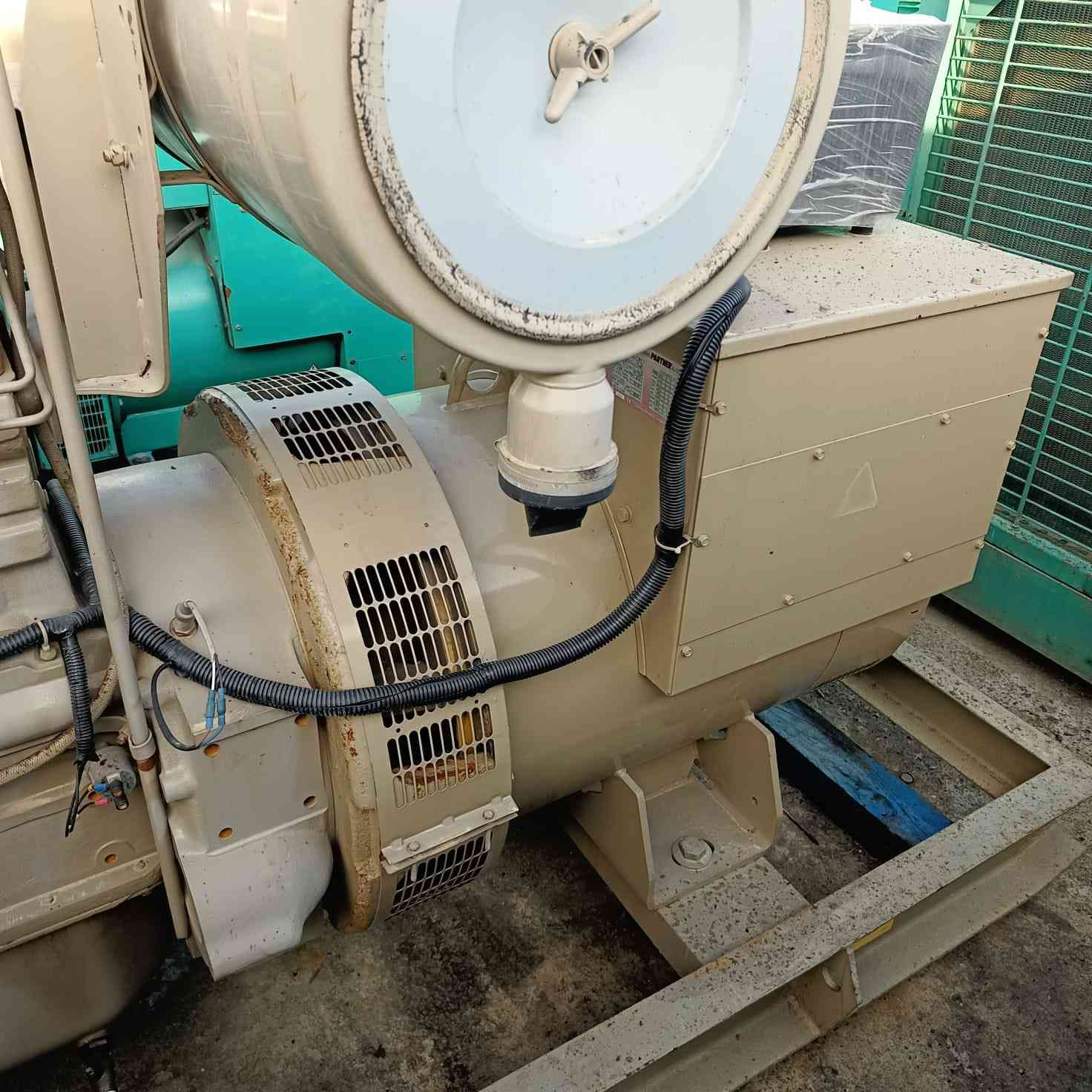 #مولد كمنز خمسه ونص كرام شفت جبار انجكتر زيتي مولده بلاديه شرط الشغل والحمل نظام حمايه كامل نظام تشغيل اوتو 

📍التوليد 400 KVA ستانفورد 
📍السعر خاص او اتصال بالرقم التالي 

العنوان اربيل الصناعه الجنوبيه 
للاستفسار الاتصال+واتساب(***********) حسن 
يوجد توصيل لجميع المحافظات 🚛
