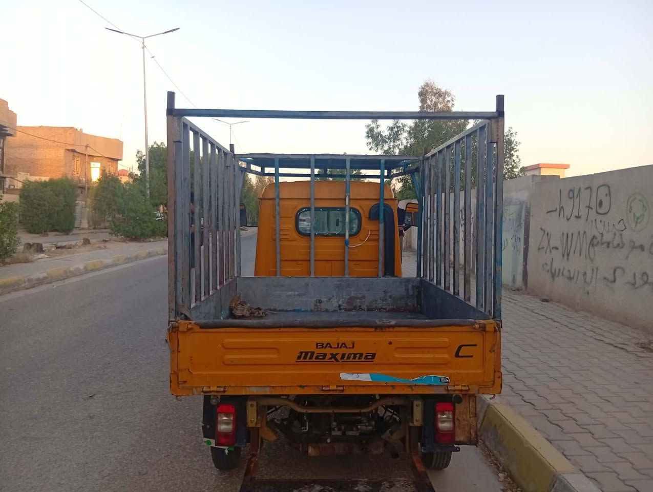 للبيع تكتك حمل بجاج ماكسيما (بيكم)مع أدوات احتياطة كاملة فيترية+حدادية +ميكنة احتياط بلكارتون مع تخم تاير وثلاث تايرات احتياط مع محجر تغليف بدي وكاملة من سنوية وأرقام.
للاستفسار***********
              ***********
