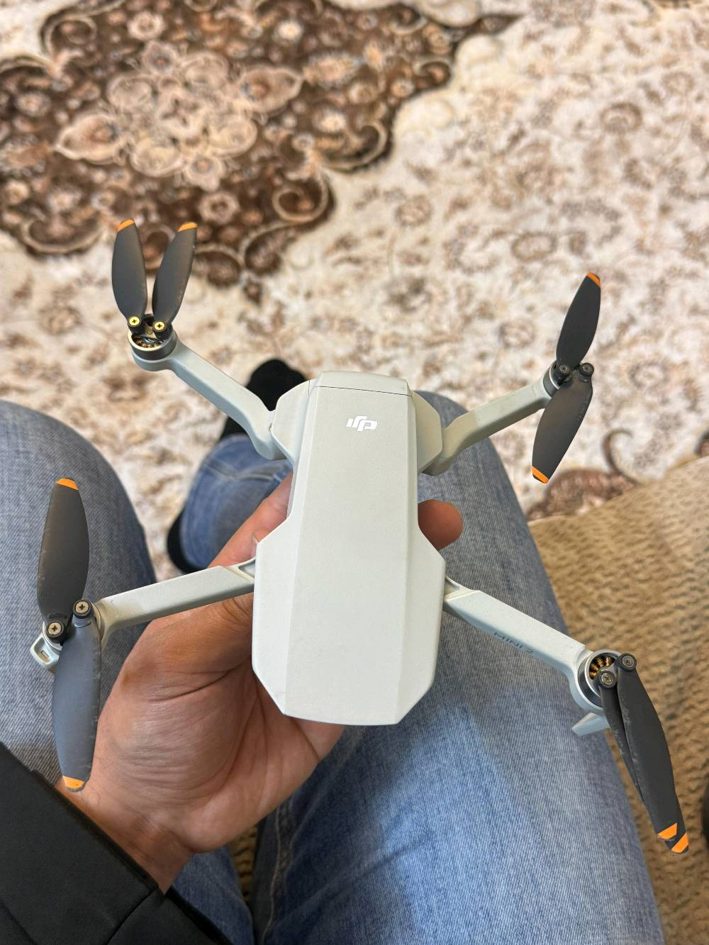 دي جي اي 
ميني 2 
 مواصفاتها معروفه 
ملحقات(٢بطاريه . شاحن ثنائي . جنطه اصليه كبيره . جوستك ) 
بغداد الكرخ 
