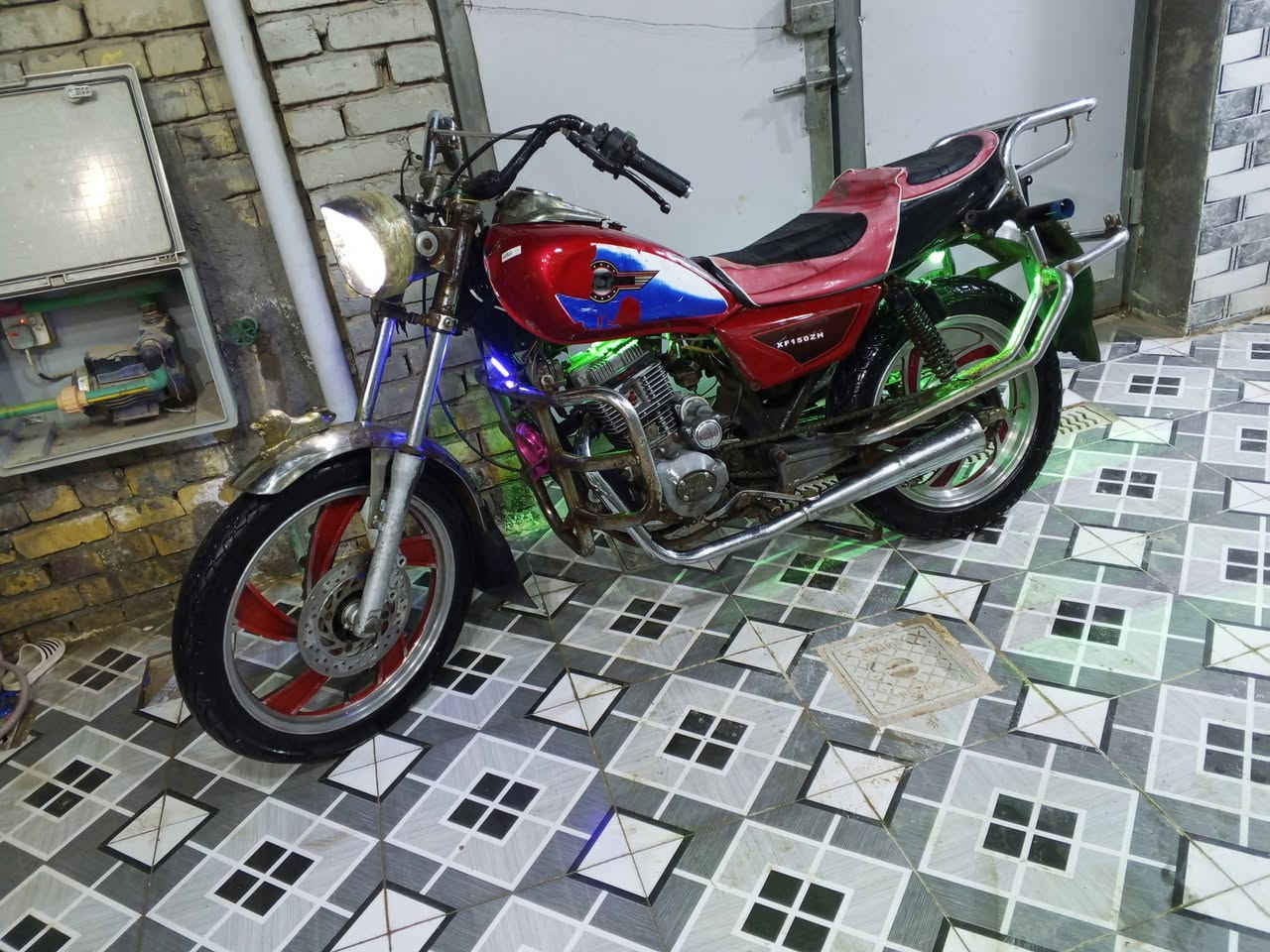 جوندة للبيع موديل 2010رقم سنوية راعية يمي مكفولة دراجة ماعوزة كلشي سعرة 350وبية مجال مامتواجد عل فيس هذاة رقمي ***********
