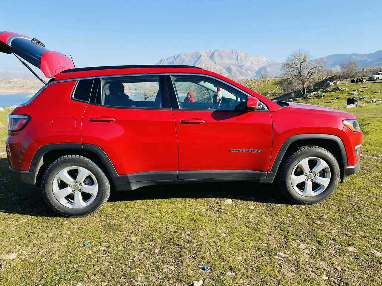 جيب كومبارس موديل 2018 سيارة كلين تايتل فقط الباب الخلفي بيهه نقطة كده اصبعين بالعراق سيارة جديدة على ايد وحدة سعرهه 140 وبيهه مجال مكلف بالنشر وهاي رقم راعيهه ‏‪***********‬‏ مكانهة ديالى
