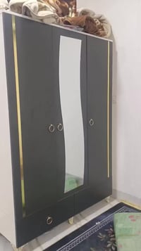 للبيع استعمال قليل جدا بعد النايلون بيها سعرها مليون ونص وبي مجال بسيط...