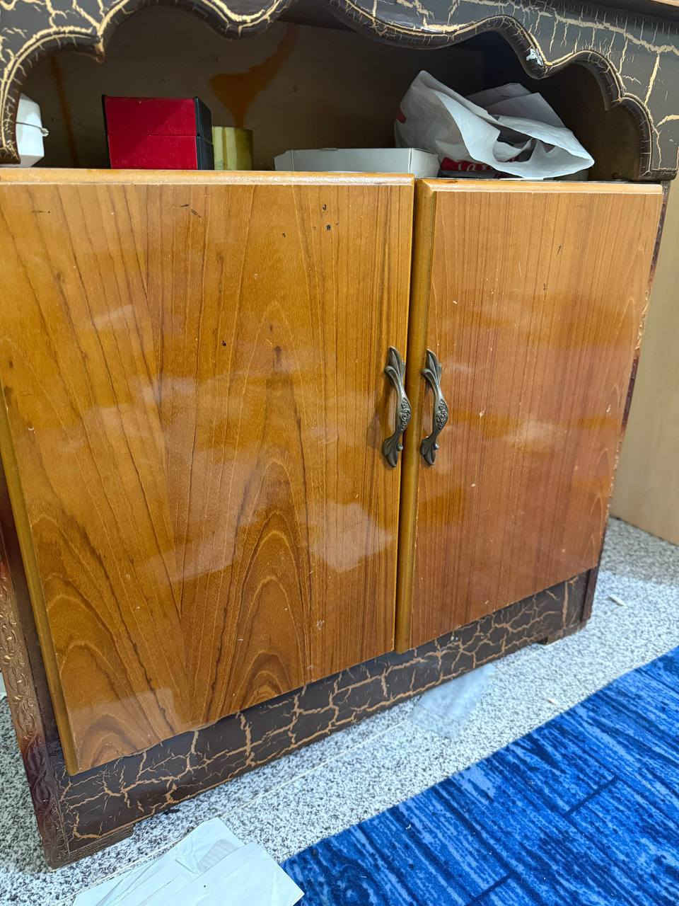 كنتور ابو تلاثه  وسرير خشب استعمال قليل
ناصرية خلف المحكمه الجديدة 
***********
