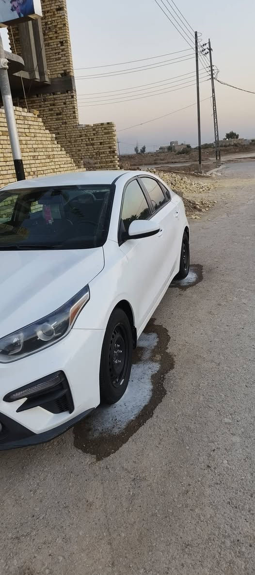 السلام عليكم سيارة كيه فورتي موديل 2021مريكي حادث بابين صفحت السايق مكينه 2000دوش كير عادي  كير و مكينه كفاله حداديه بلادي مال شركه سيارة نضيفه رقمه بغداد معوقين سعر سياره 128وبه مجال العنوان ميسان استفسار رقمي ***********
