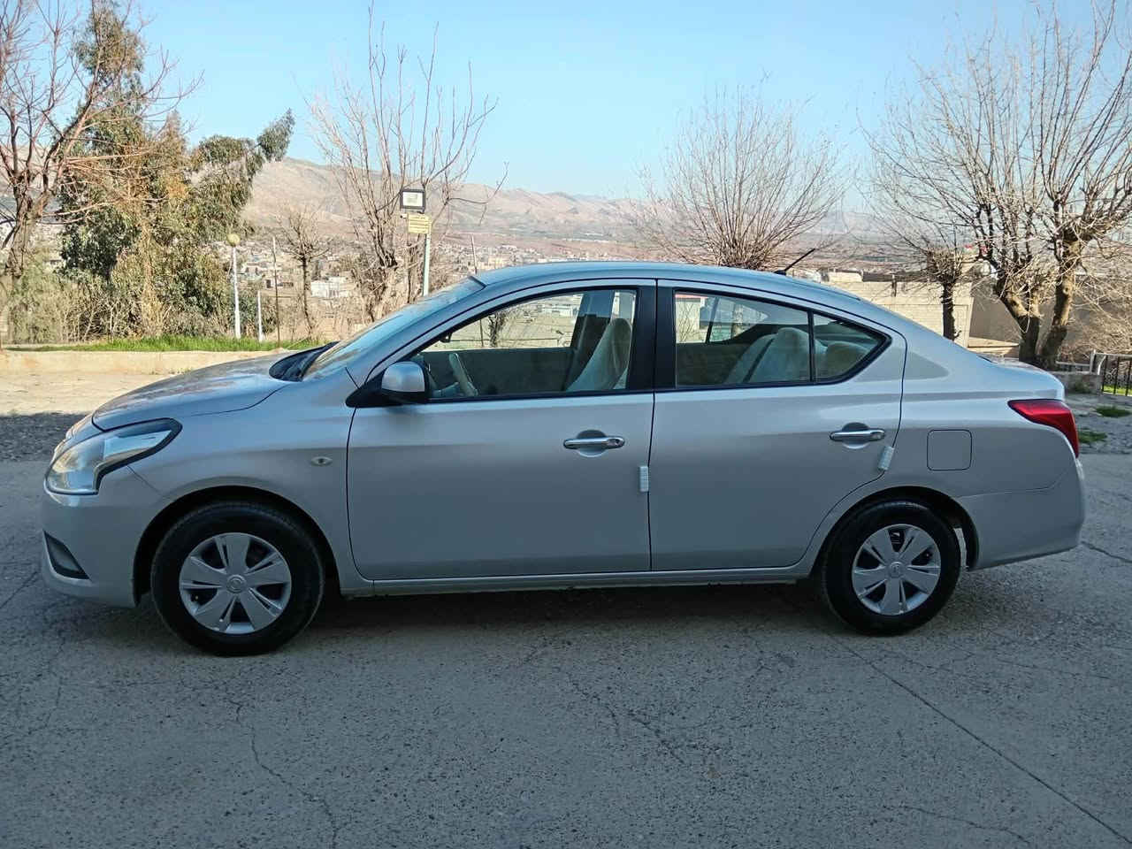 نیسان سەنی مۆدیل ٢٠١٨ بێ بۆیاغ دوو شوێن ساردی هەیە نمونە لە جوانی شاشە ئایپاد و کامێرا و ڤۆلیۆم یەدە نیکل چوارتایەی نوێی لەسەرە گێڕو مەکینەو توندوو تۆڵی بەشەرت سەنەوی بەسەر چووە سعری ٩٤ وەرەقە 
***********
*********** كويسينجاك, أربيل
