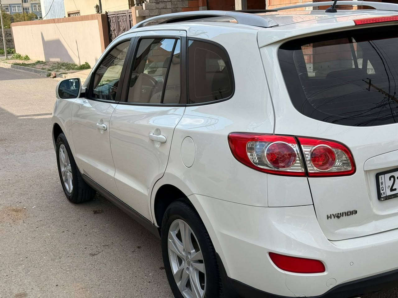 سلام عليكم .  للبيع هونداي سنتافي موديل.   2011
 .  رقم سنوية وهزة جديد .. 
   سيارة عل وضع الشركة .. مكفولة كفالة عامة دعاميات بلاد
   سيارة ماشي 110. حقيقي 
  كير ومحرك بشرط ما مفتوح .. 
   سيارة فول مواصفات .... 

     ***********.      عنوان كركوك
