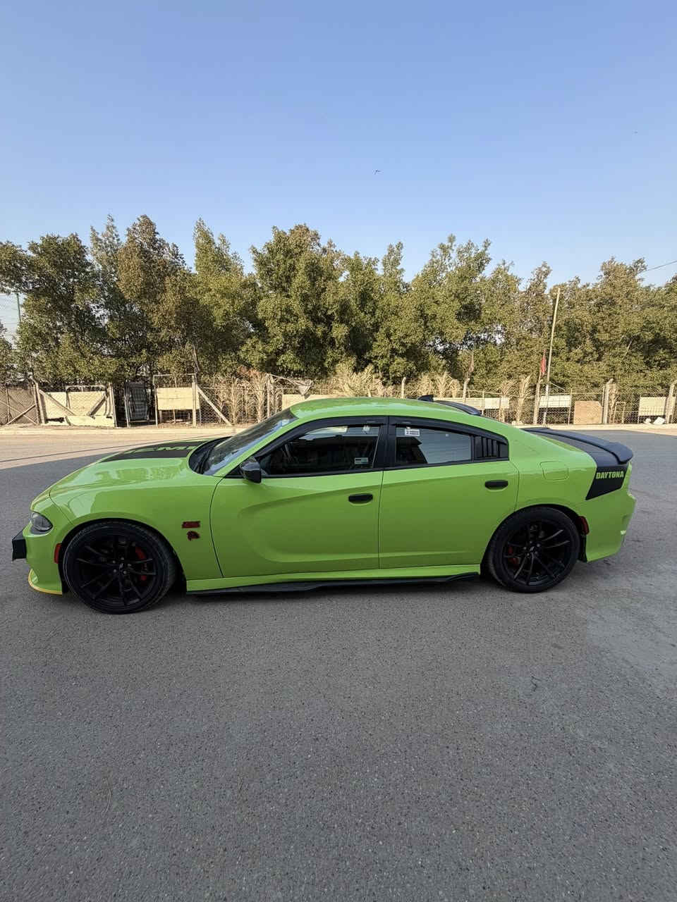 للبيع: جارجر دايتونا موديل 2023
• المكينة: 6.4 لتر
 • الممشى: 18 ألف كم فقط
 • اللون: بلادي
 • الحالة: كلش نظيفة ومرتبة
 • الصبغ: 4 قطع صبغ
 • المواصفات: فول مواصفات + فتحة سقف
 • الموقع: بغداد

السعر: 200 قابل للتفاوض 

📞 للاتصال: ***********
