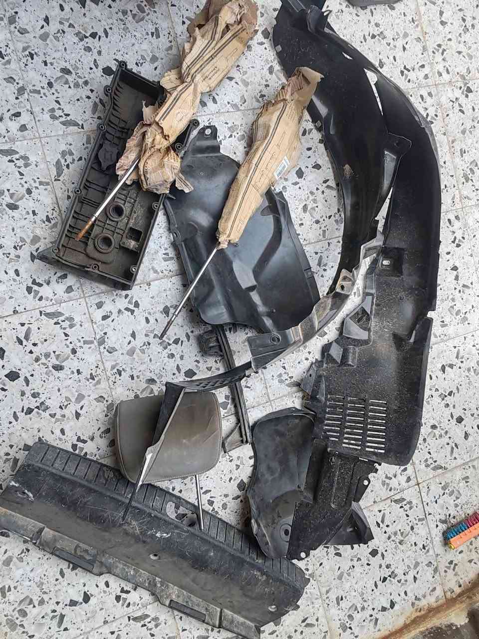 سلام عليكم أغراض اكسنت لبيع شاملغات امام خلفي دبلات جديد خلفيه غبق مال محرك واسط مركز المدينه كوت رقم الهاتف ***********
