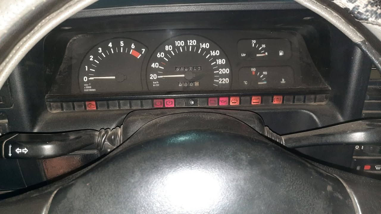 اوميكا 91 رقم نينوئ كير و محرك شرط دواخل نظيف تواير جدد السيارة واكفه بس شغاله جيبلك باتري و خذها تريد تسحلها بكيفك اريدها ب 15 الي تفيدا يتواصل وياي واتس

***********
