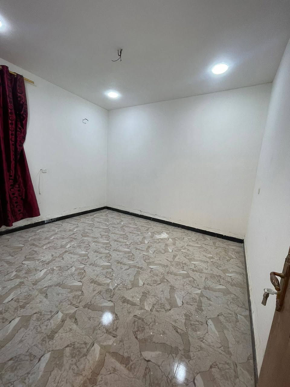 بيت للبيع في الدوره هورجب شارع البو دخيل مساحة 100 متر بناء طابق ونص بناء طابوك شغل درجة اولى نوع العقار طابو زراعي سند ٢٥ قرار محكمة سعر مناسب 
للاستفسار الاتصال 
***********
***********
