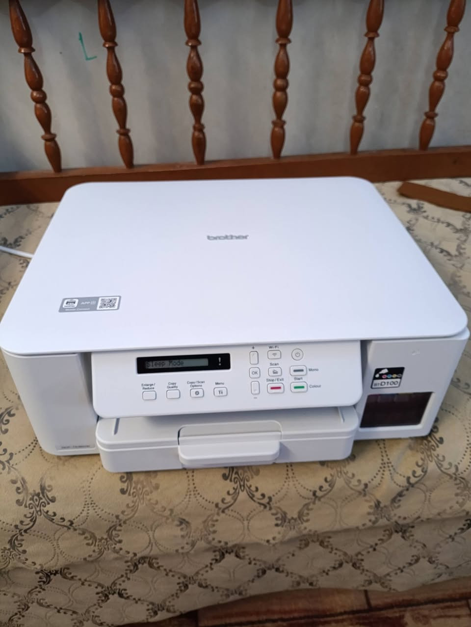 السلام عليكم
طابعه براذر جديده البارحه اشتريتها الله شاهد بس ما تطبع من موبايلي لان نظامة ما يتوافق ويا نظام الطابعه وياها بند ورق اصلي سعره 8,000 دينار السعر المطلوب 175,000 مع البند جديده الله شاهد البارحه مشتريها وطبعت بيها كم  ورقه وعفتها
بغداد حي الجهاد ***********
