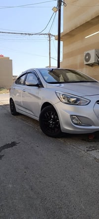 اكسنت 2015  مكينه دوش 1400 رقم بغداد باسمي بيها قطعتين صبغ جاملغات خلف...