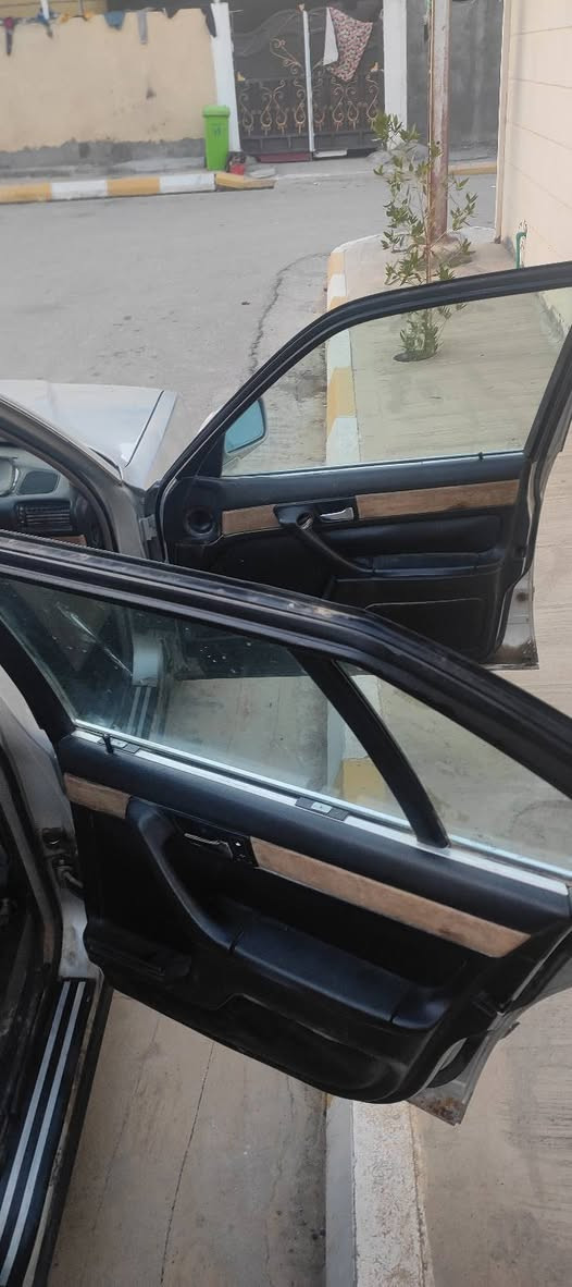 سلام عليكم شباب بي ام دبليو للبيع الحجم 730 سياره كامله وخير من الله رقم نبار راعيهه  يريد تحويل مكان واسط صويره سياره تبريد تدفئه كله شغال صدر جديد بدي قديم مكينه وكير لا تنقيص ولا تبخير كشنات كهربائي دبل جكمجه الاتصال عله رقم *********** سعر 38 بيهه مجال
